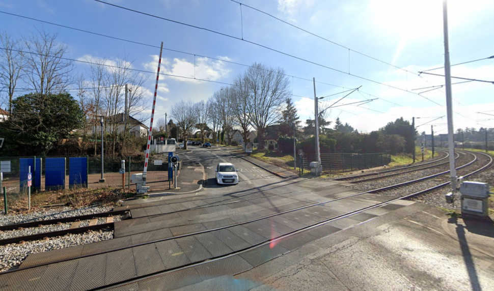 Passage à niveau SNCF gare de Méry-sur-Oise